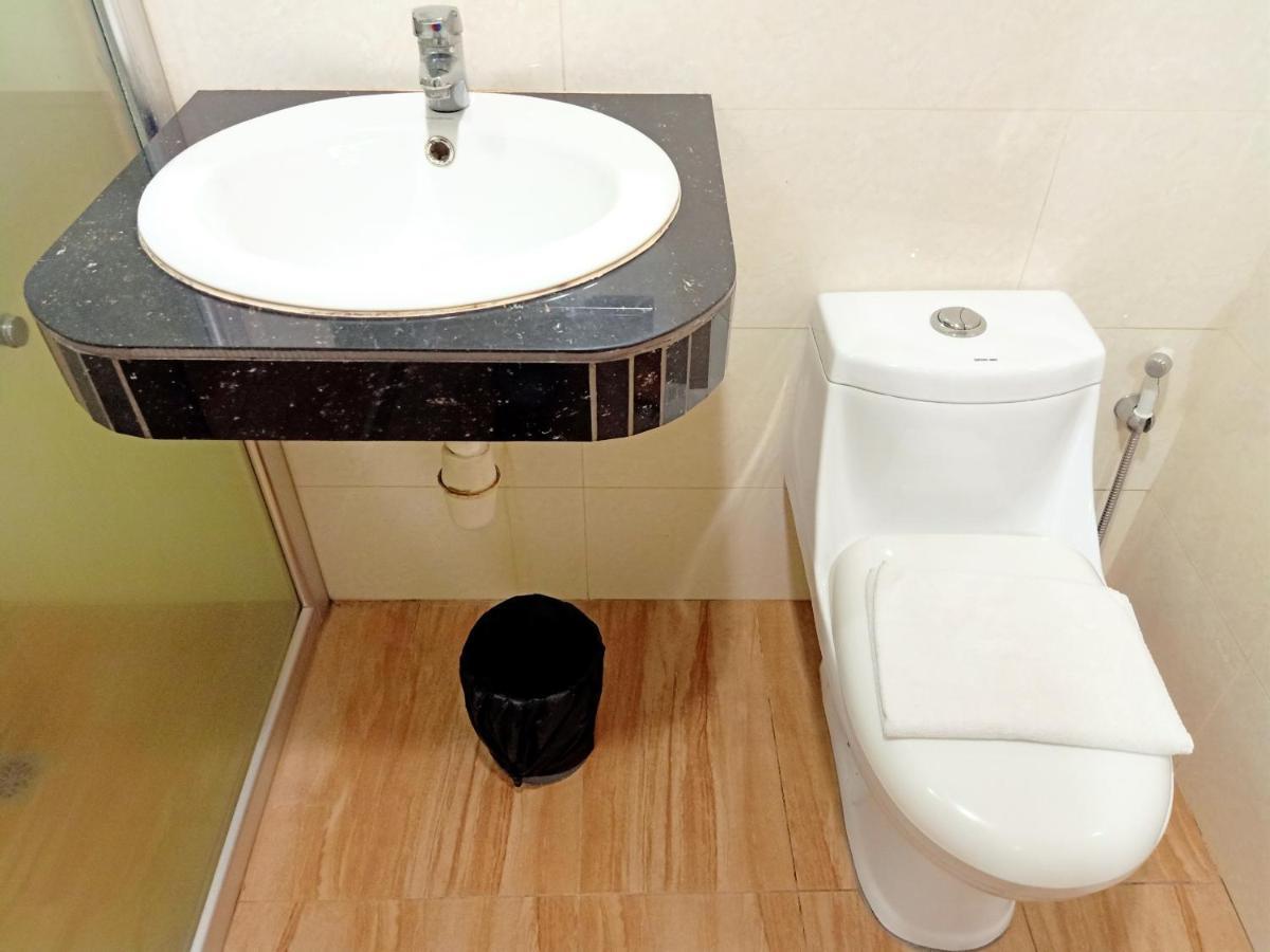 Super Oyo 90464 Borneo Suites Hotel Κότα Κιναμπαλού Εξωτερικό φωτογραφία